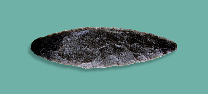 Cinmar biface. Solutrean technique. The Culture of the Basque Refuge. 22,760 + 90 rcybp. © Xabi Otero